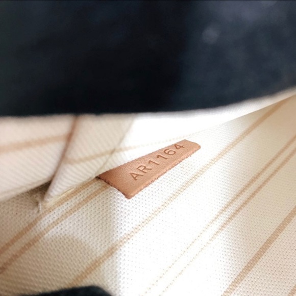 ❌SOLD!!!!!❌ FLASH SALE!!✨AUTHENTIC Louis Vuitton Neverfull Pochette Damier✨ - Picture 4 of 7